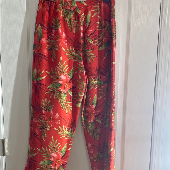 SilkLand Red Floral Capris - Picture 3 of 7